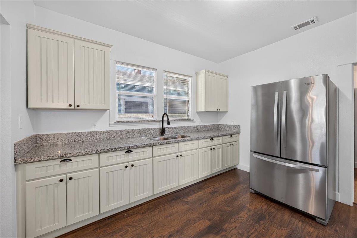 1407 E Street Reedley, CA 93654 - Photo 9 of 32