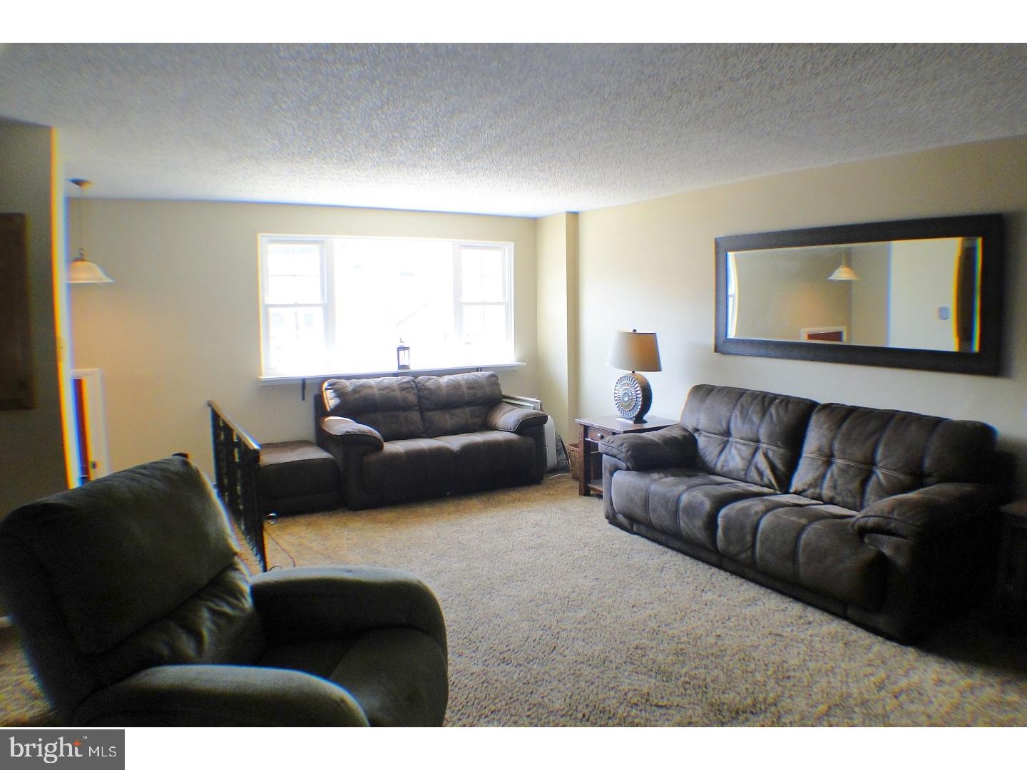 11810 Millbrook Road Philadelphia, PA 19154 - Photo 3 of 25 Gallery Image 3