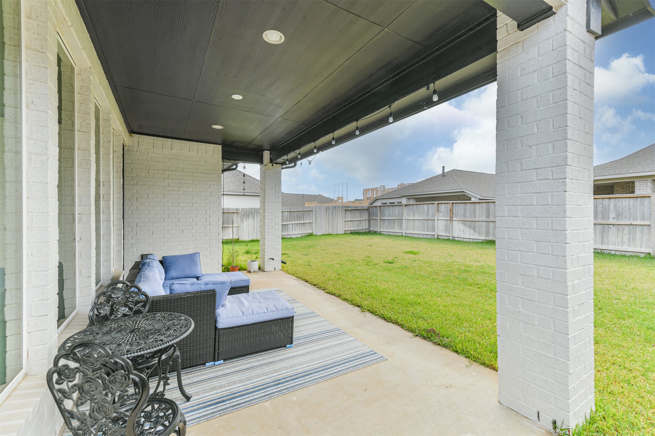 19319 Wild Sabino Way Tomball, TX 77377 - Photo 43 of 46 a living room with furniture and a swimming pool