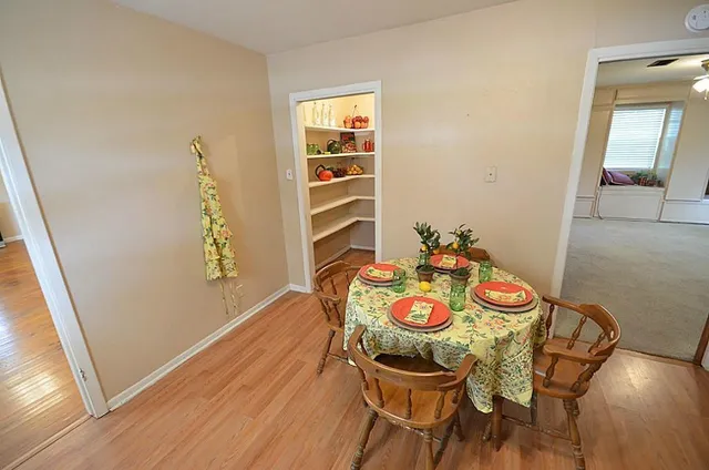 a view of utility room