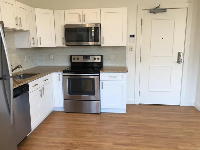 $2,512 | 875 Elm Street, Unit 212, Manchester, NH 03101