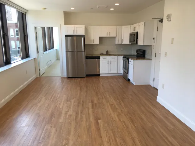 $2,512 | 875 Elm Street, Unit 212, Manchester, NH 03101