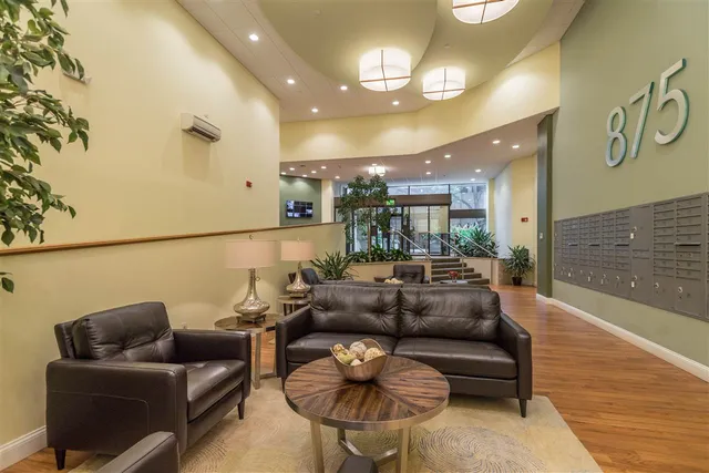 $2,512 | 875 Elm Street, Unit 212, Manchester, NH 03101