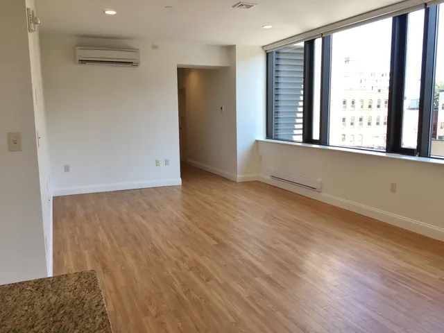 $2,512 | 875 Elm Street, Unit 212, Manchester, NH 03101