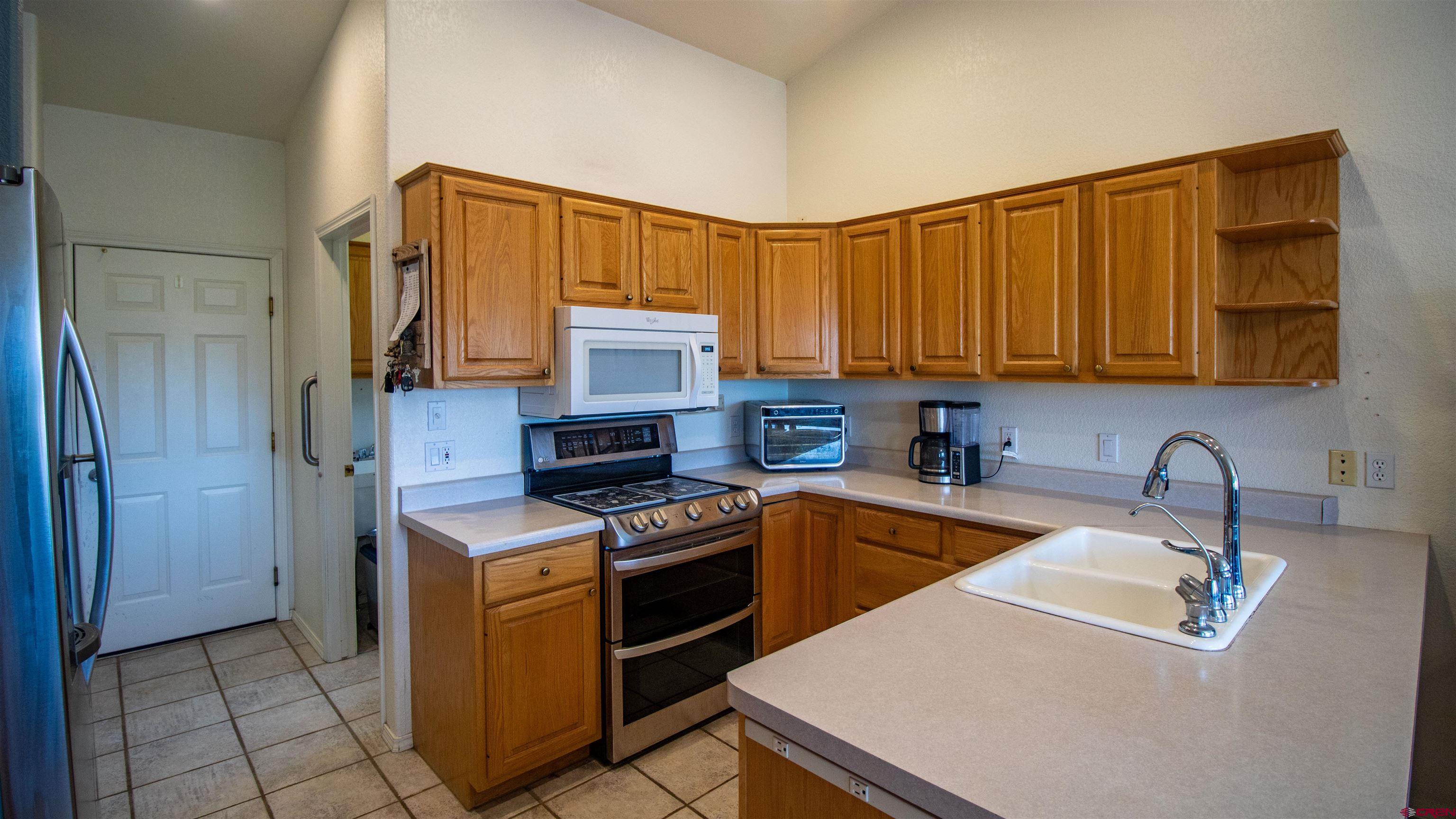 609 Heather Lane Montrose, CO 81401 - Photo 4 of 34 a kitchen that has a sink and a stove in it