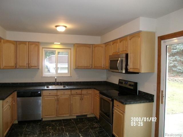 1985 East Wardlow Road Highland, MI 48356 - Photo 9 of 12 GEDC1437.JPG