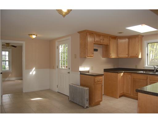 65 Delwood Road Warwick, RI 02889 - Photo 4 of 9 Kitchen.
