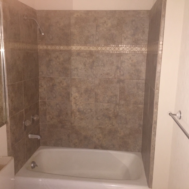 3559 Lower Honoapiilani Road, Unit 718 Lahaina, HI 96761 - Photo 18 of 23 a bathroom with a bathtub