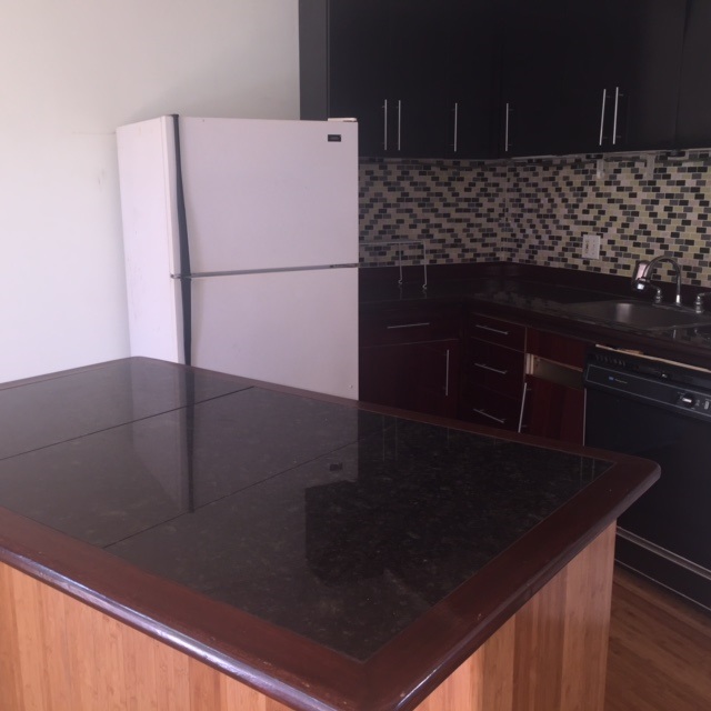3559 Lower Honoapiilani Road, Unit 718 Lahaina, HI 96761 - Photo 10 of 23 a kitchen with a sink and an oven