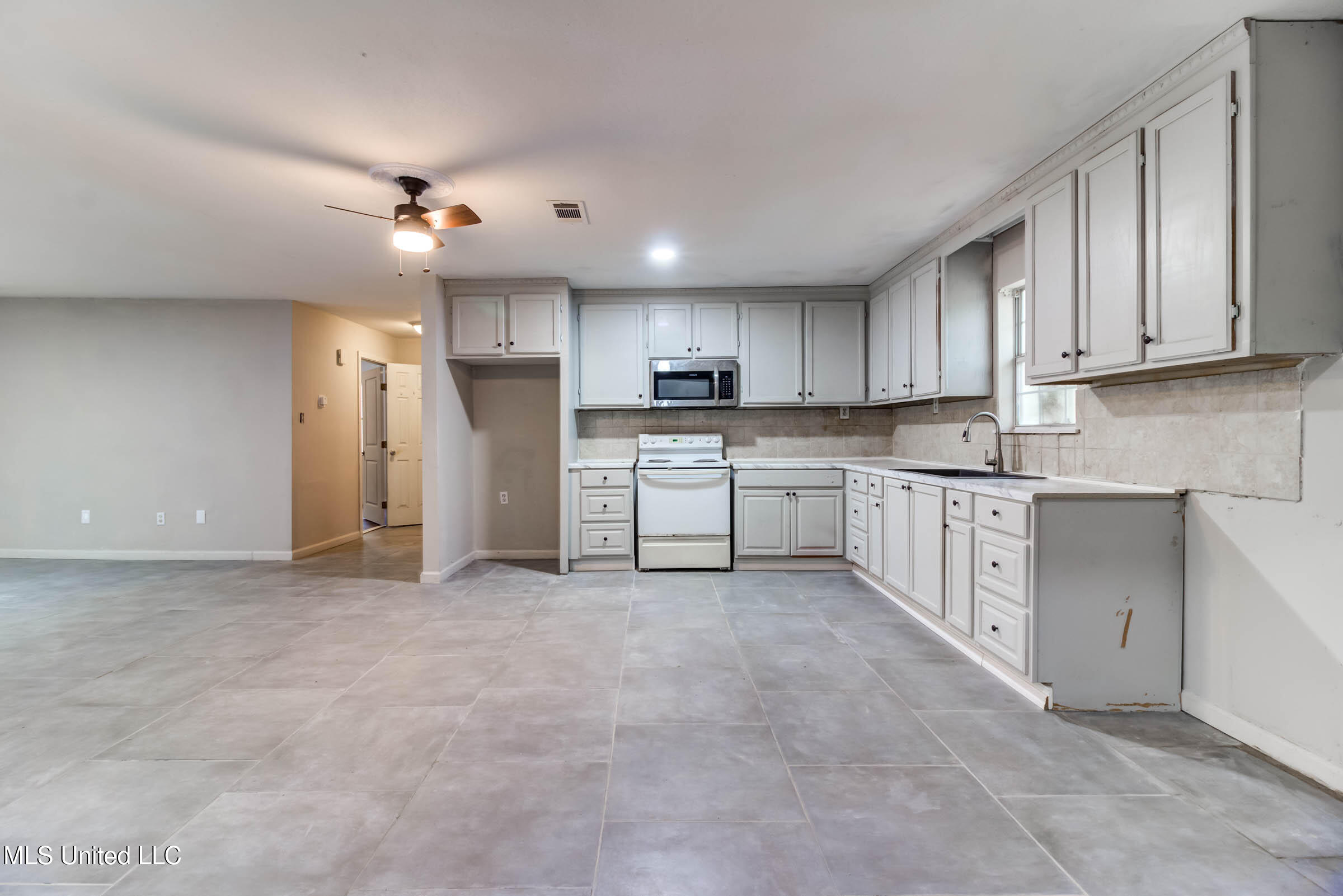 163B Burnis Havard Road, Unit B Perkinston, MS 39573 - Photo 15 of 59 163B Burnis Havard (26)