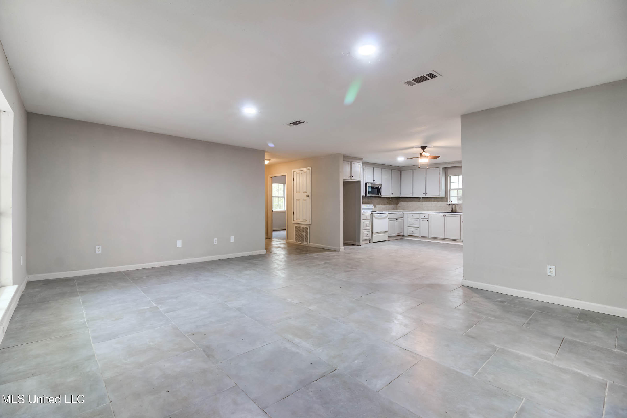 163B Burnis Havard Road, Unit B Perkinston, MS 39573 - Photo 4 of 59 163B Burnis Havard (20)