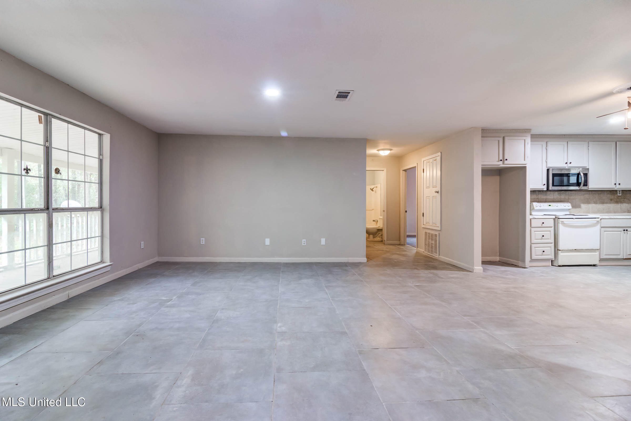 163B Burnis Havard Road, Unit B Perkinston, MS 39573 - Photo 5 of 59 163B Burnis Havard (21)