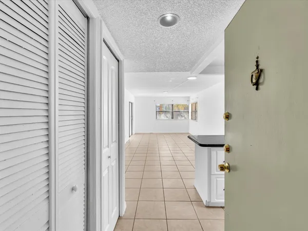 $2,200 | 220 Lakeview Drive, Unit 210, Weston, FL 33326