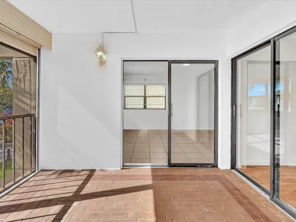 $2,200 | 220 Lakeview Drive, Unit 210, Weston, FL 33326