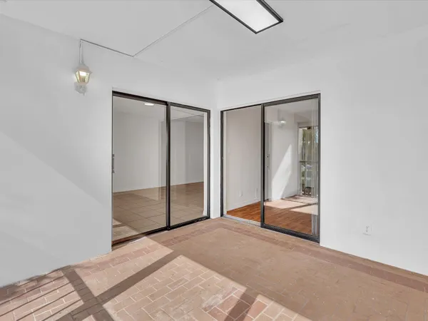 $2,200 | 220 Lakeview Drive, Unit 210, Weston, FL 33326