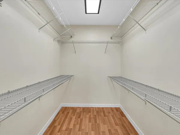 $2,200 | 220 Lakeview Drive, Unit 210, Weston, FL 33326