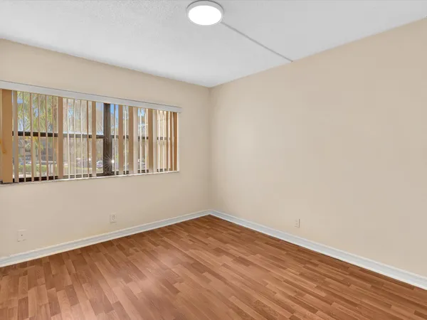 $2,200 | 220 Lakeview Drive, Unit 210, Weston, FL 33326