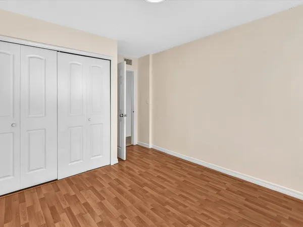 $2,200 | 220 Lakeview Drive, Unit 210, Weston, FL 33326