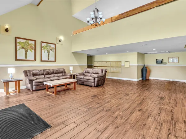 $2,200 | 220 Lakeview Drive, Unit 210, Weston, FL 33326