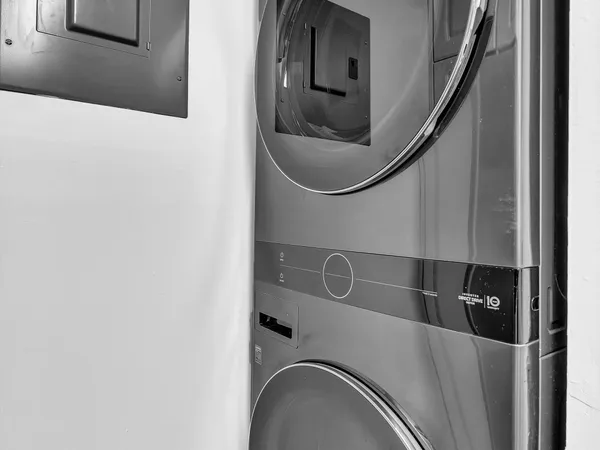 $2,200 | 220 Lakeview Drive, Unit 210, Weston, FL 33326