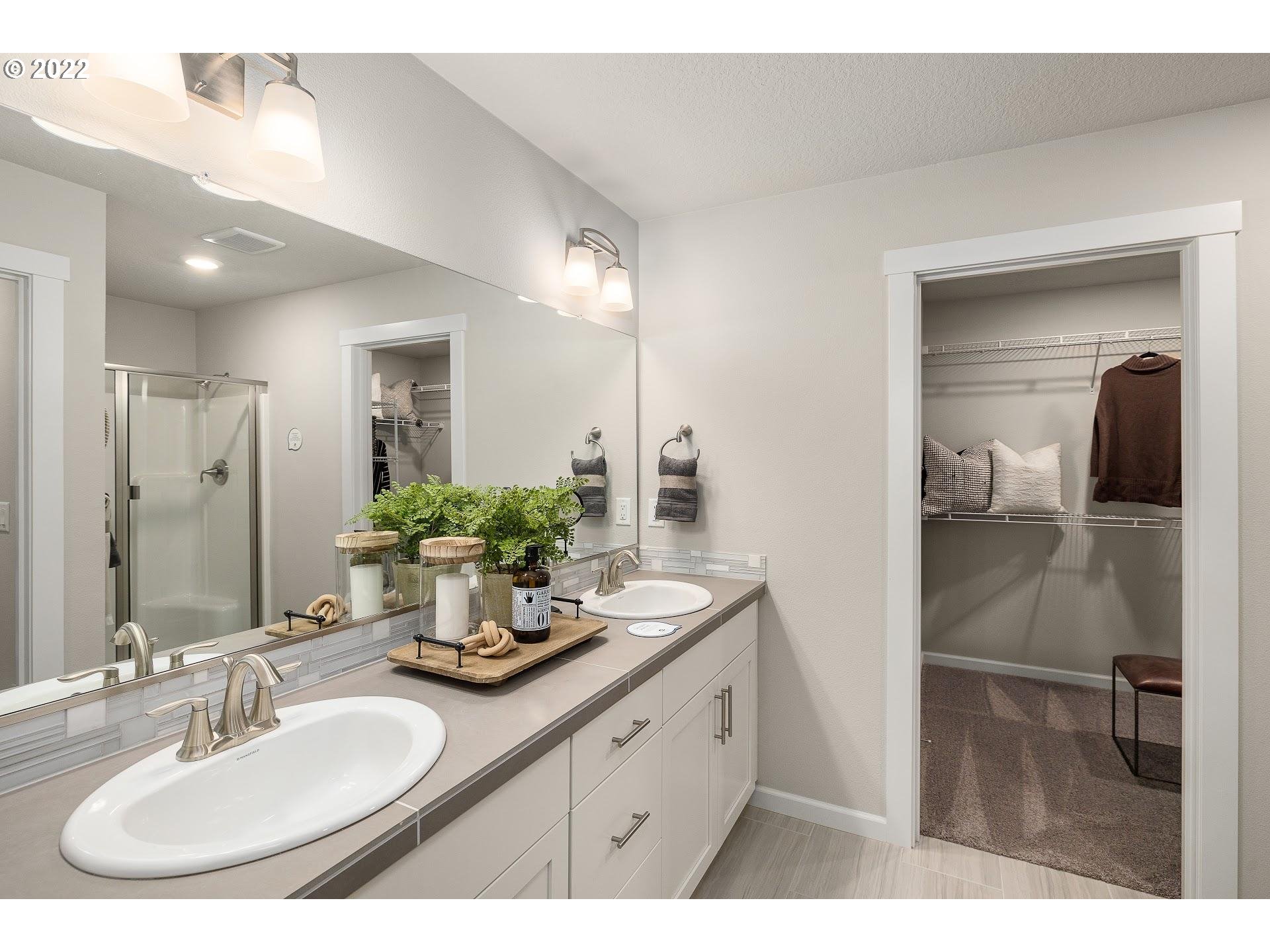 2408 South Brookside Place Ridgefield, WA 98642 - Photo 19 of 32 a bathroom with double vanity sinks and a mirror