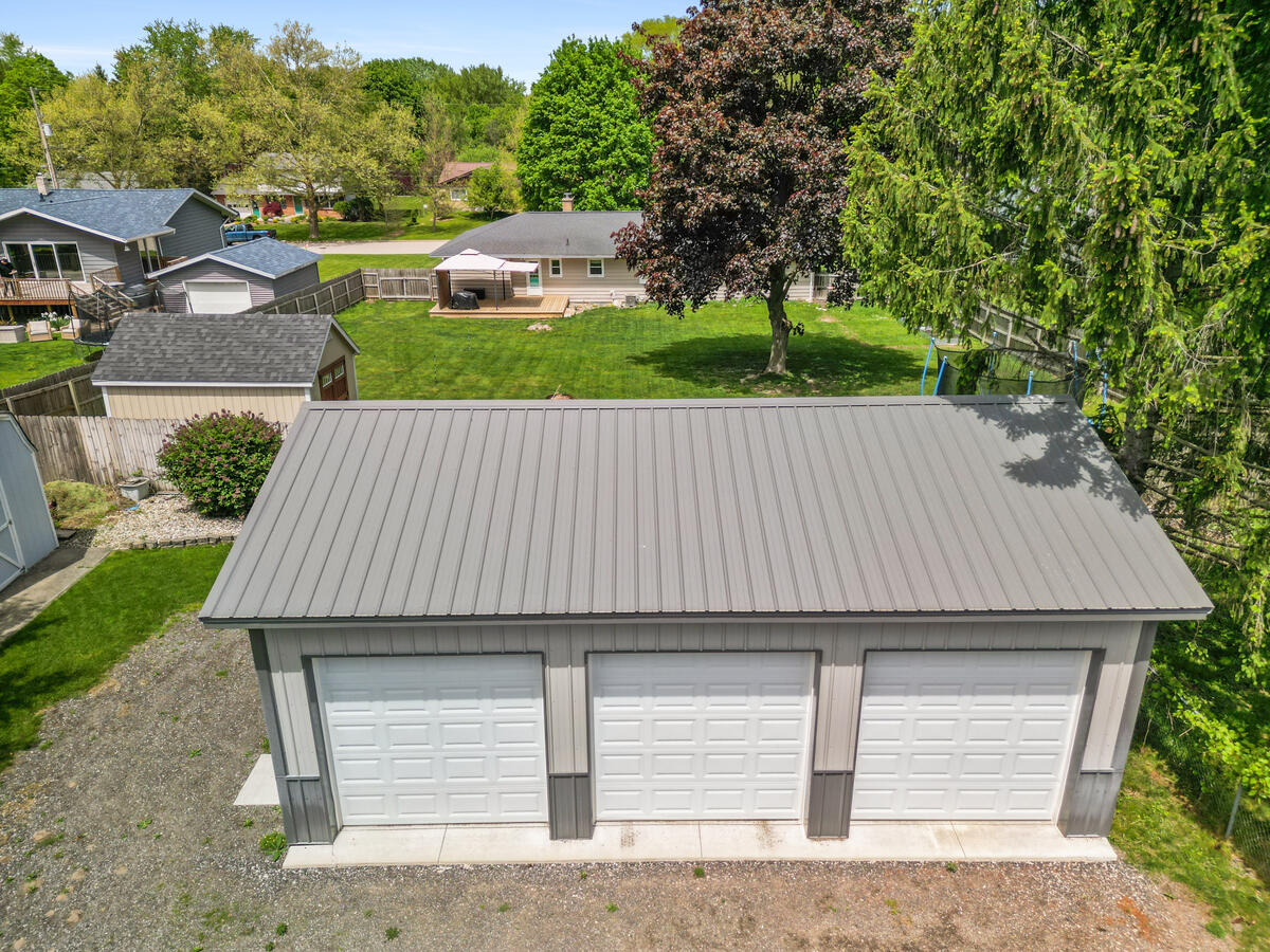 607 Apache Drive Fremont, MI 49412 - Photo 4 of 34 607-Apache_205