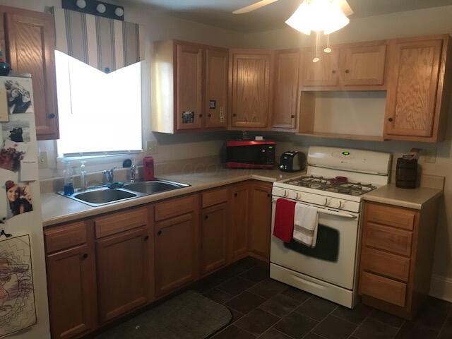 448 Center Street Findlay, OH 45840 - Photo 2 of 10 448 Kitchen view1