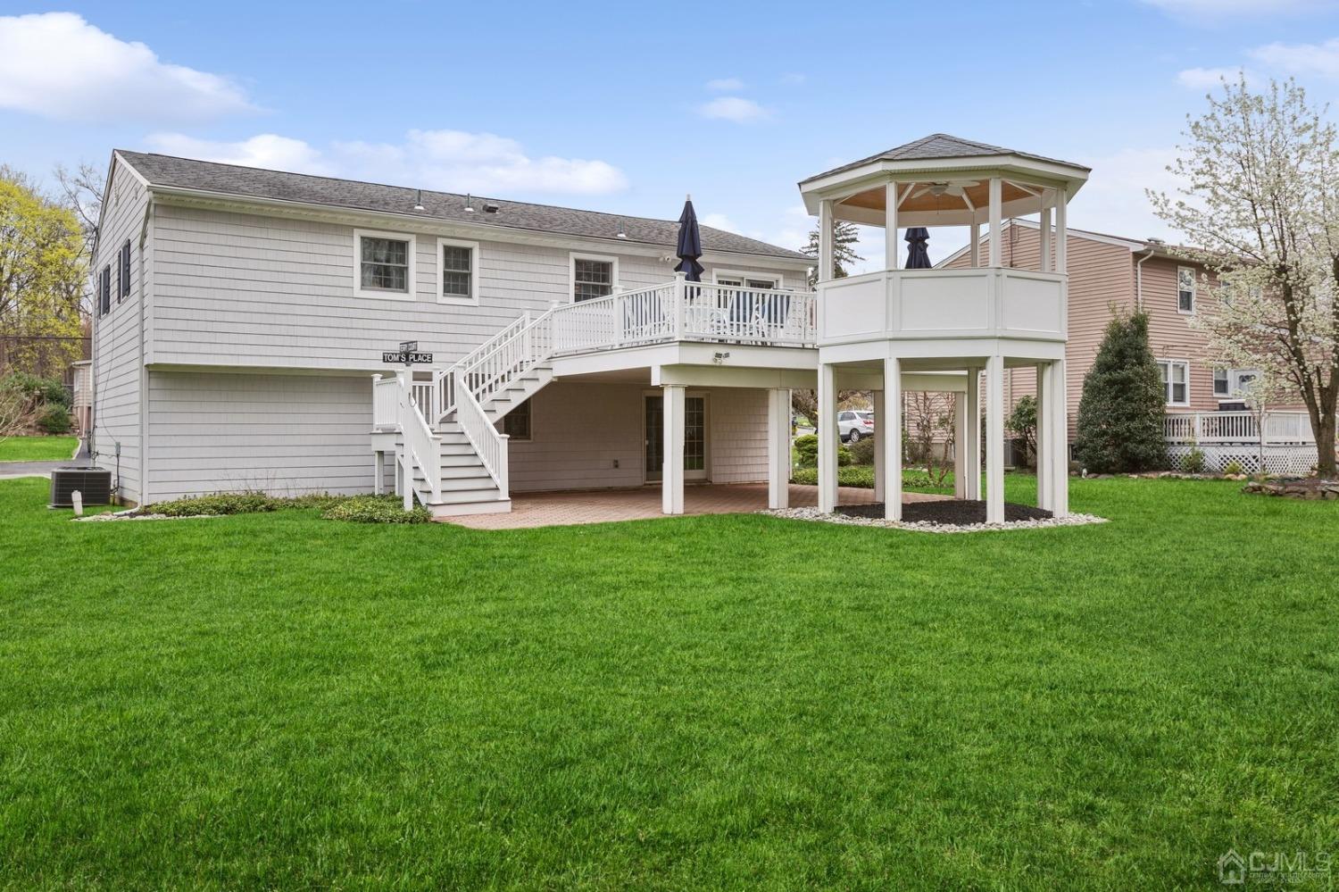 33 King Street Edison, NJ 08820 - Photo 29 of 44 a front view of a house with a garden