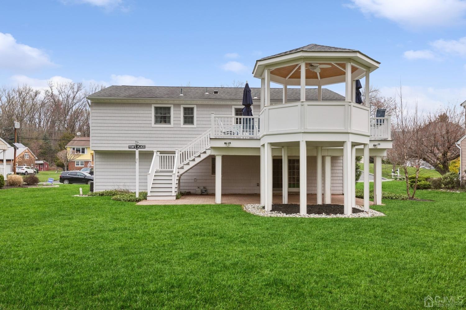 33 King Street Edison, NJ 08820 - Photo 30 of 44 a front view of a house with a yard