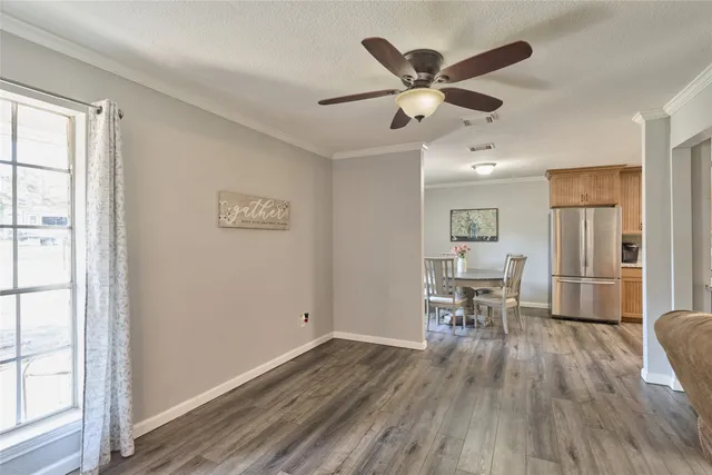 a view of a livingroom with furniture and a ceiling fan