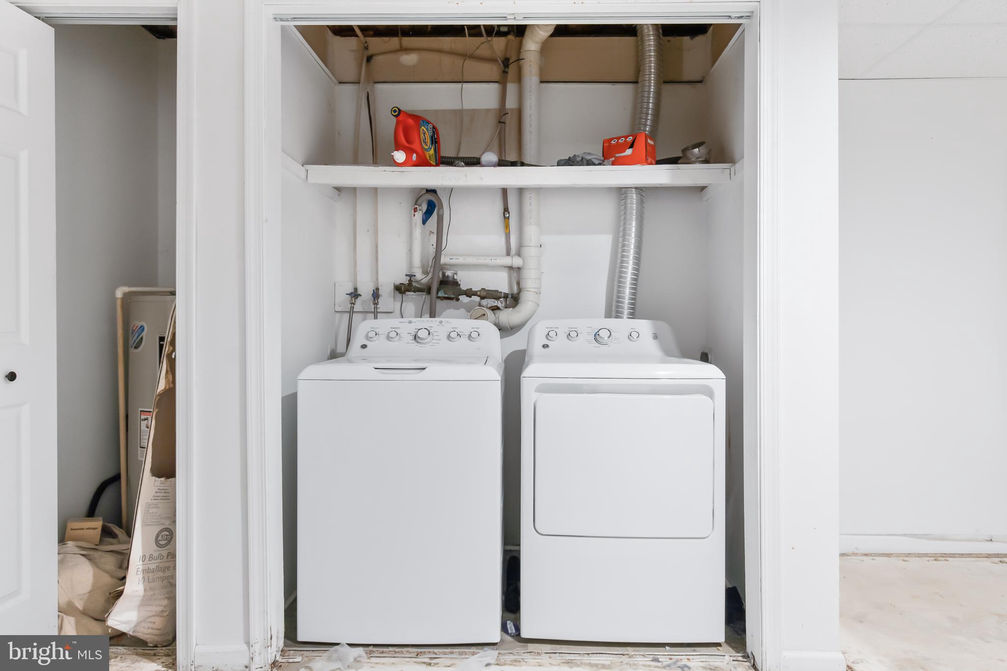 403 Cardinal Road Lititz, PA 17543 - Photo 25 of 29 a utility room with dryer and washer