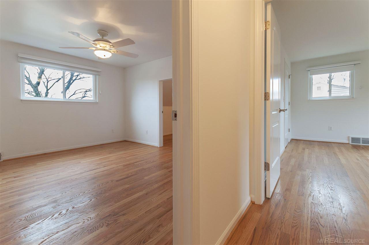 575 South Rosedale Court Grosse Pointe, MI 48236 - Photo 19 of 40 31341027-18.JPG