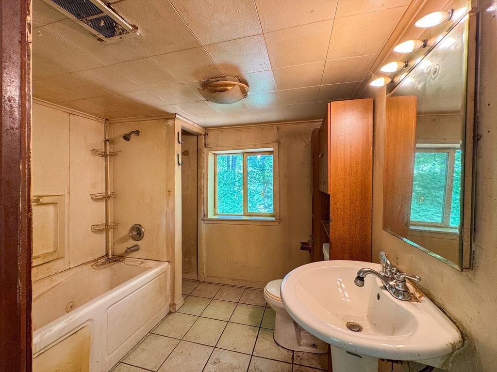 332 Batchelor Street Granby, MA 01033 - Photo 22 of 33