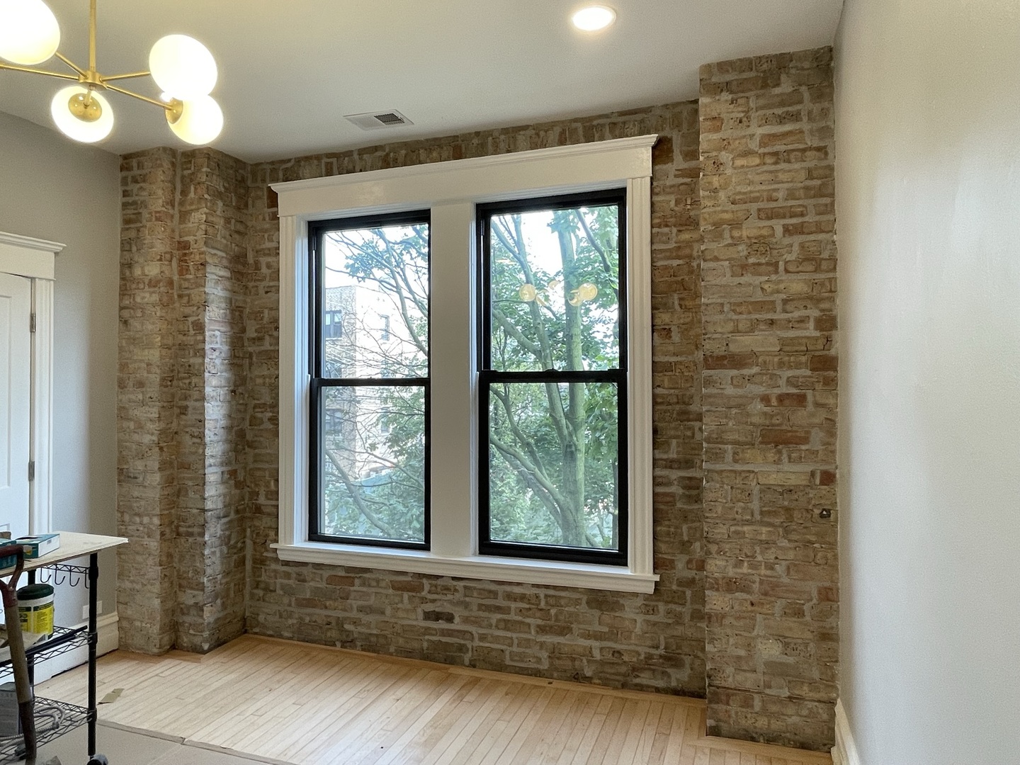 4032 North Wolcott Avenue, Unit 2R Chicago, IL 60613 - Photo 3 of 10 a view of an entryway