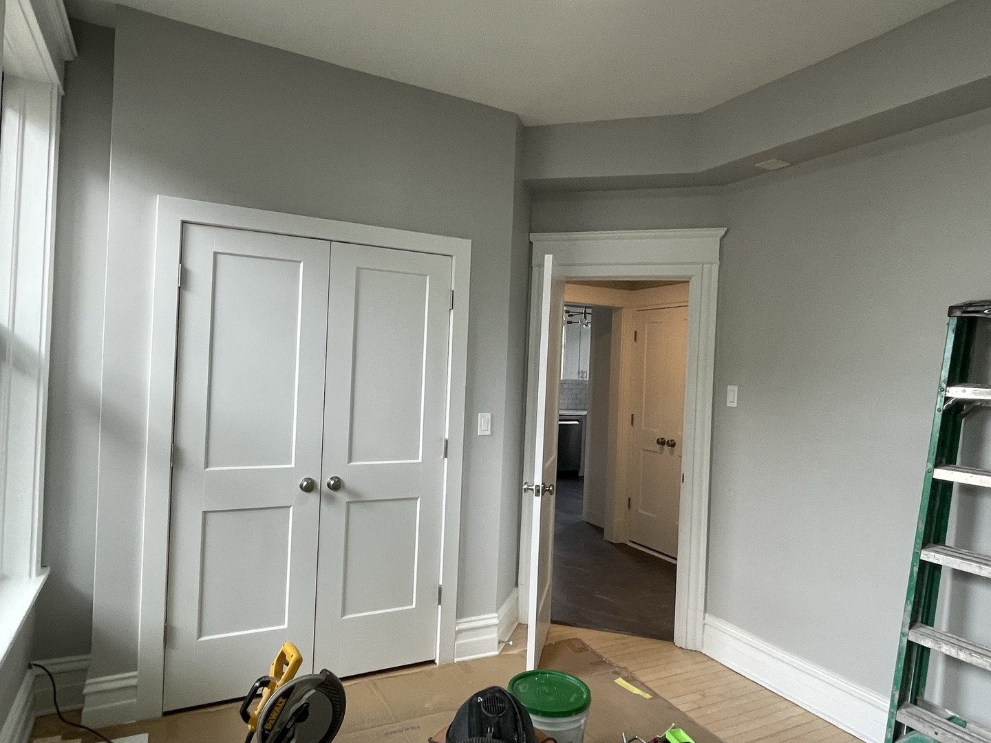 4032 North Wolcott Avenue, Unit 2R Chicago, IL 60613 - Photo 6 of 10 a view of a room with gym equipment