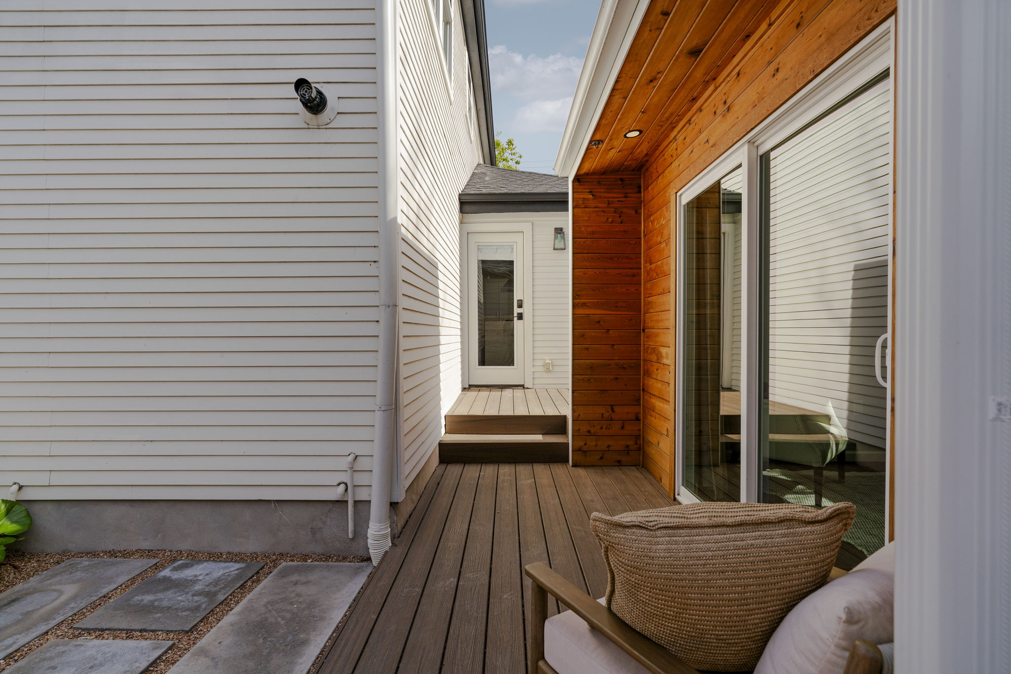 605 Harris Avenue Austin, TX 78705 - Photo 27 of 34 The rear deck creates a lovely transition between the main house and the office pod.