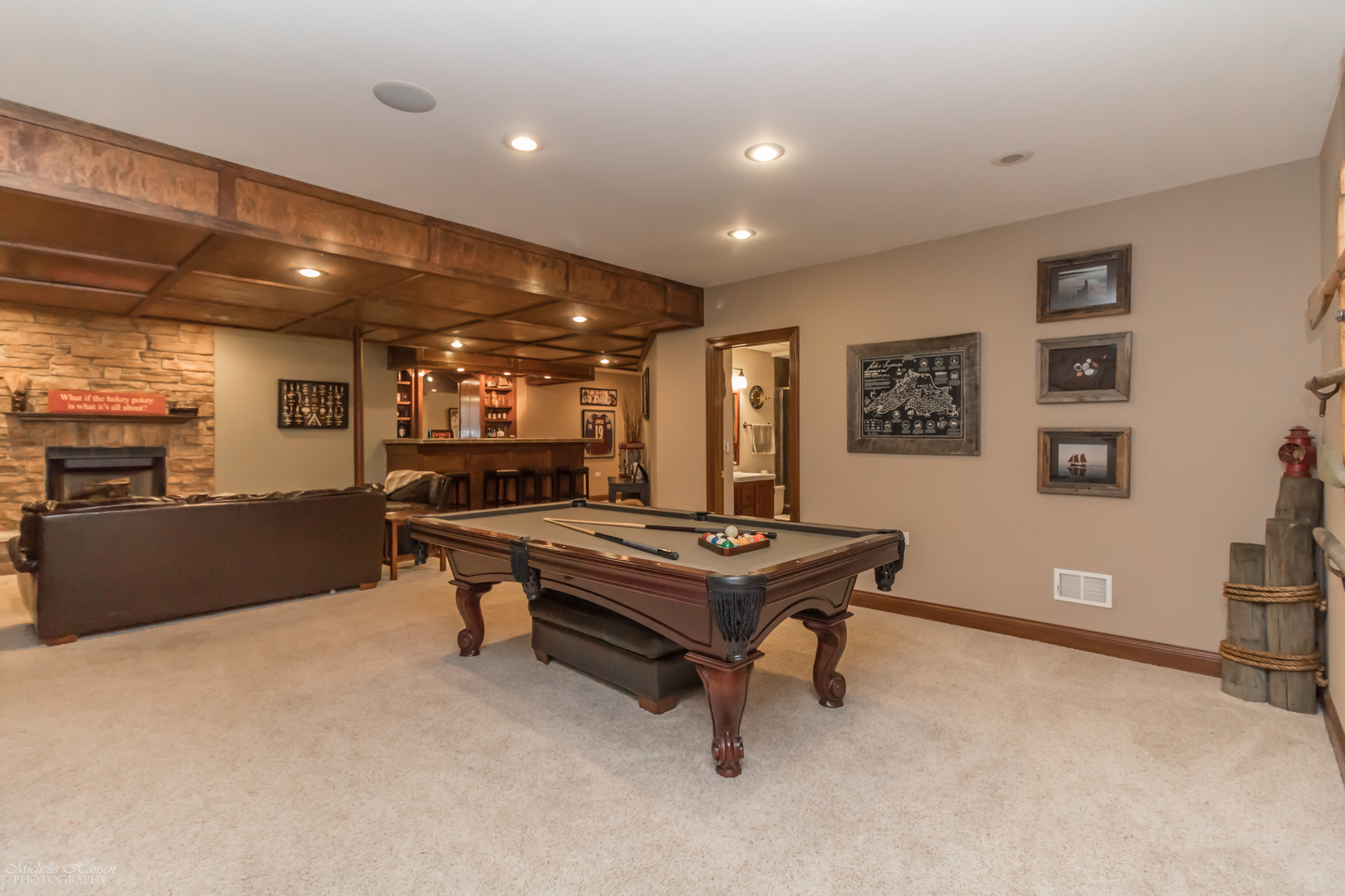 8306 Heather Ridge Spring Grove, IL 60081 - Photo 33 of 43 a room with furniture