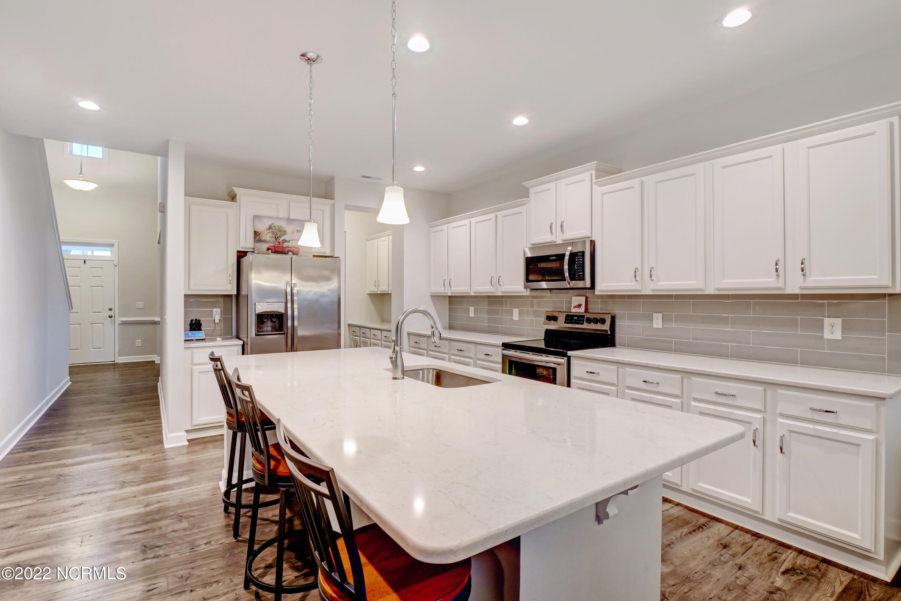 112 Violetear Ridge Hampstead, NC 28443 - Photo 9 of 34 P9211779_80_81_82_83_84_85