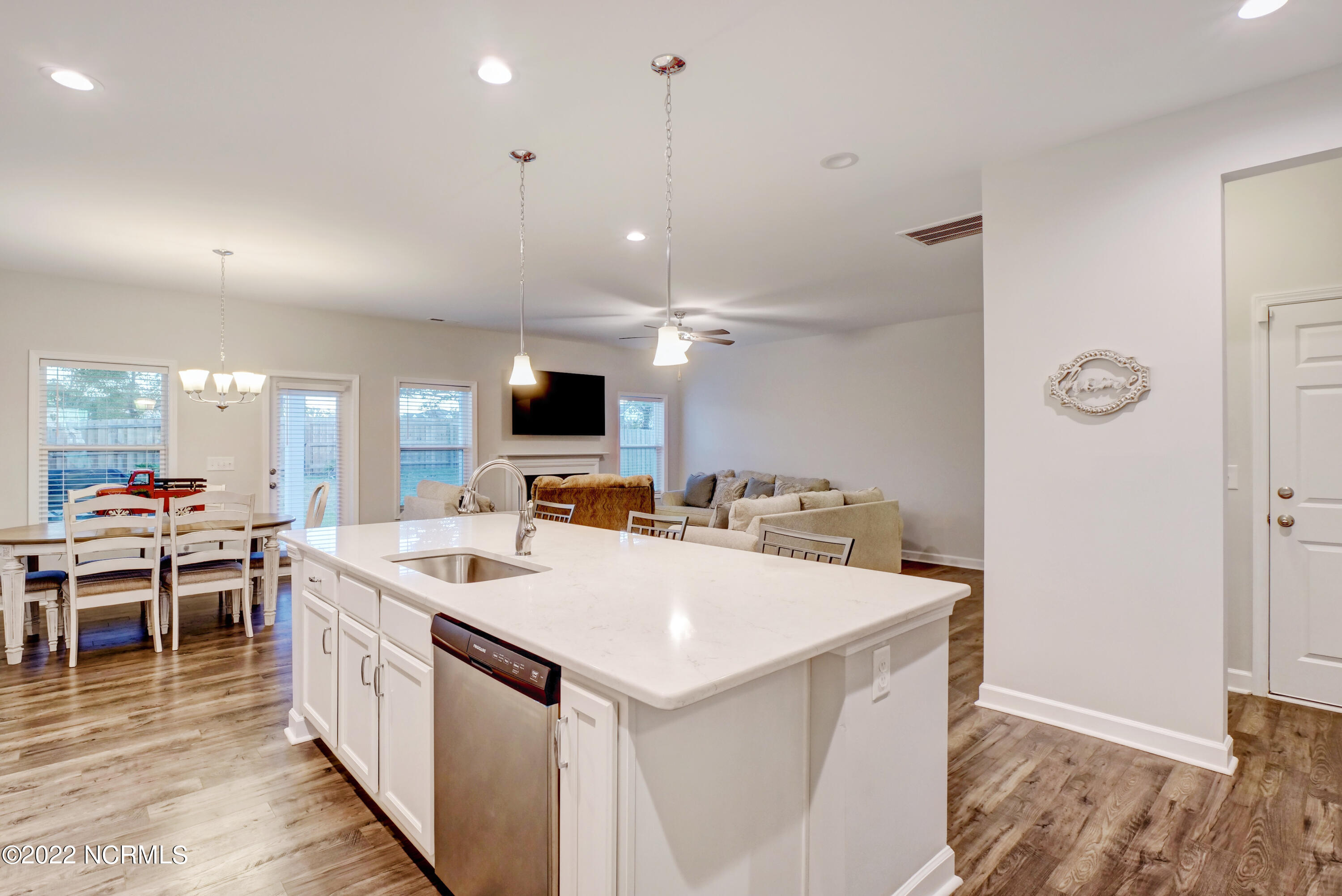 112 Violetear Ridge Hampstead, NC 28443 - Photo 10 of 34 P9211772_3_4_5_6_7_8