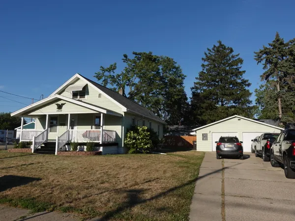 $249,900 | 1620 Burlingame Avenue Southwest, Wyoming, MI 49509