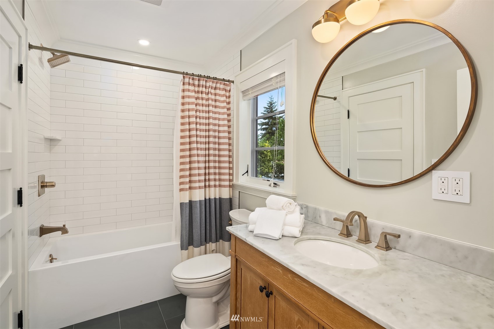 3943 Southwest Holden Street Seattle, WA 98136 - Photo 17 of 28 Gallery Image 17
