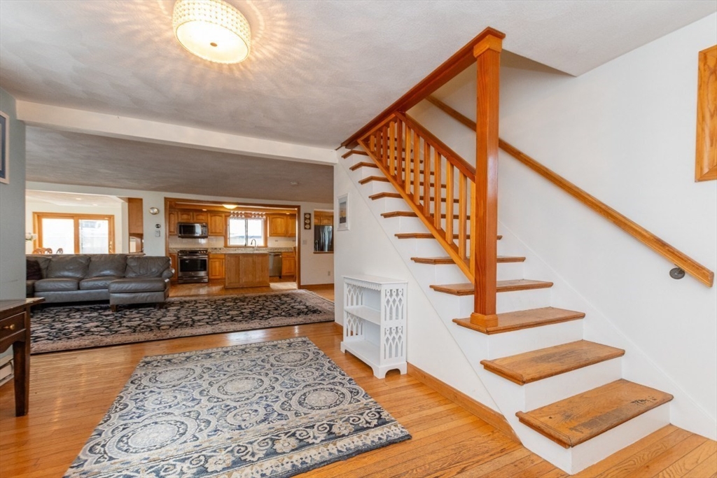 25 Charles Street Winthrop, MA 02152 - Photo 6 of 41