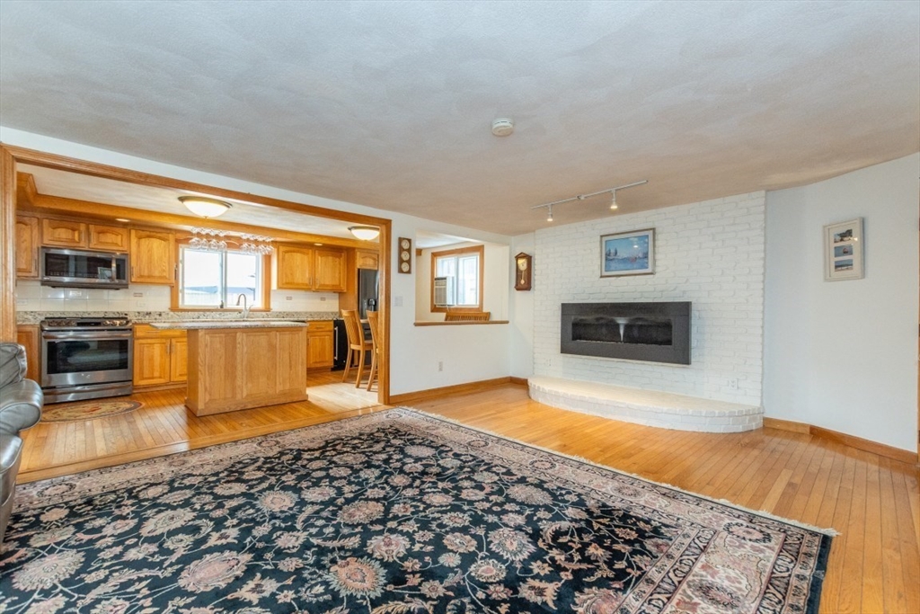 25 Charles Street Winthrop, MA 02152 - Photo 9 of 41