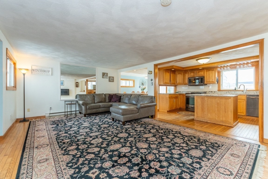 25 Charles Street Winthrop, MA 02152 - Photo 10 of 41