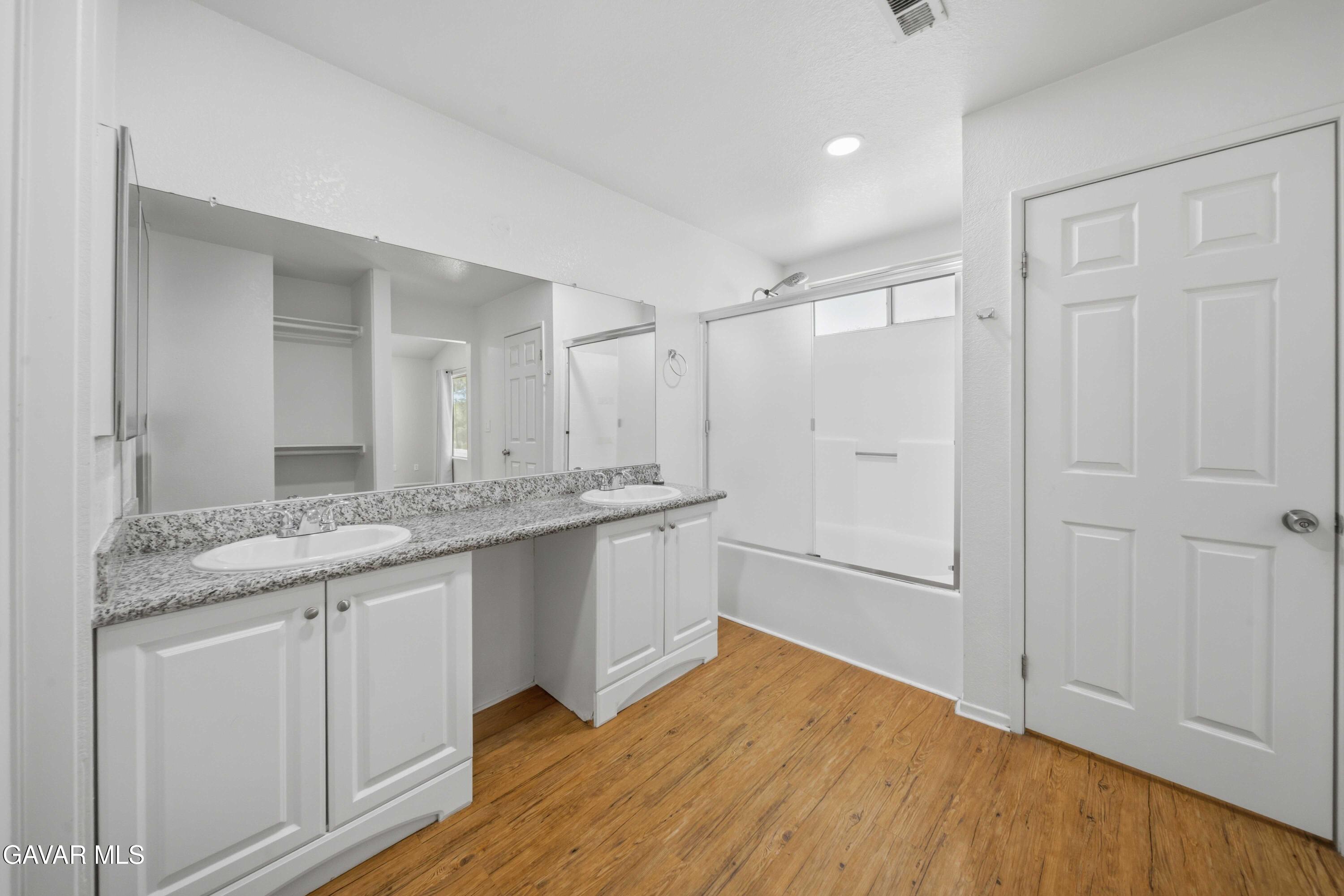 43753 Rialto Drive Lancaster, CA 93535 - Photo 27 of 38 43753 Rialto Dr Lancaster-29