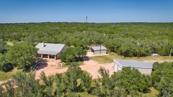 a view of a yard with a house