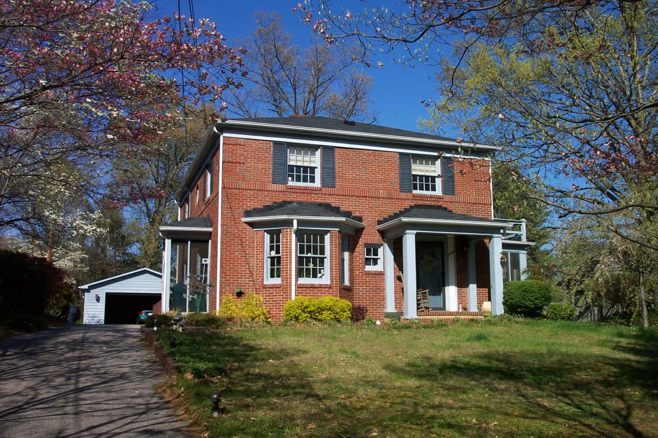 1021 Clearfield Road Southwest Roanoke, VA 24015 - Photo 1 of 14 FRONT VIEW