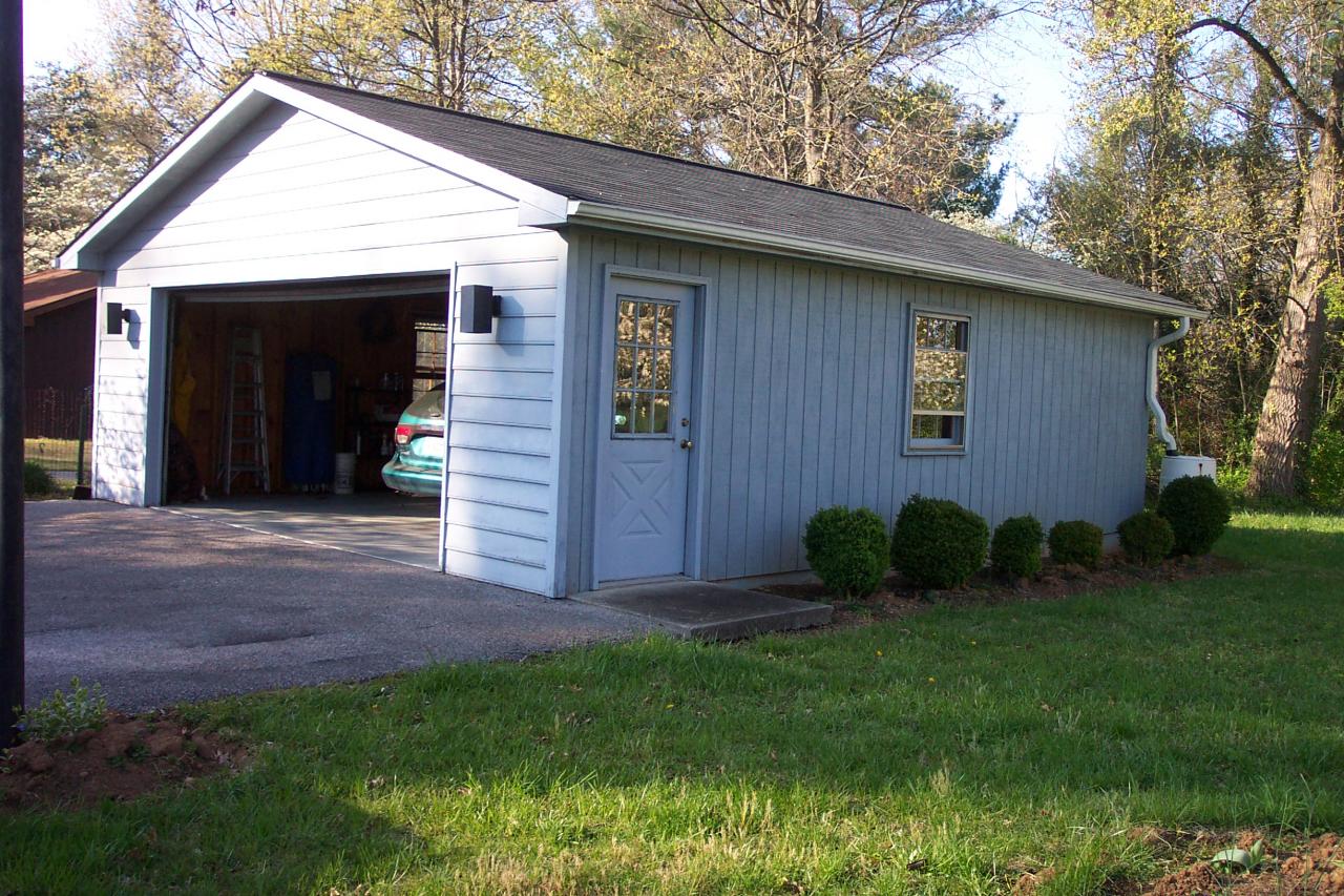 1021 Clearfield Road Southwest Roanoke, VA 24015 - Photo 4 of 14 GARAGE