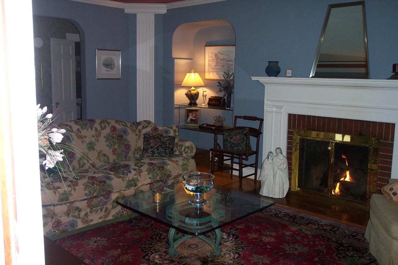 1021 Clearfield Road Southwest Roanoke, VA 24015 - Photo 5 of 14 LIVING ROOM VIEW