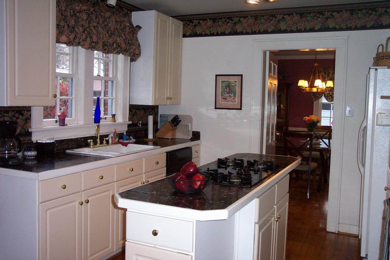 1021 Clearfield Road Southwest Roanoke, VA 24015 - Photo 9 of 14 KITCHEN VIEW